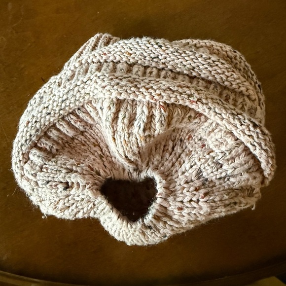 C.C. Exclusives Knit Beanie Hat For Ponytail/Bun, Pink, pre-owned - Picture 3 of 5